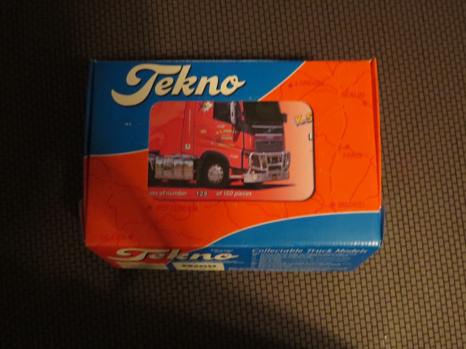 Tekno 71290 Volvo FH04 Globetrotter XL 6×4 KS TRANSPORT red version NEW