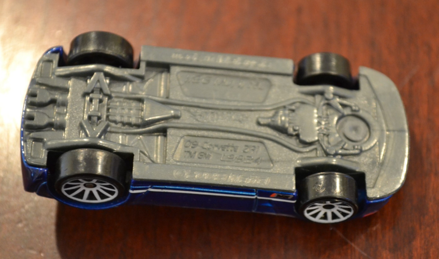 2014 HOT WHEELS ’09 CHEVY CORVETTE ZR1 BLUE 1:64 DIECAST CAR WITH WHITE WHEELS