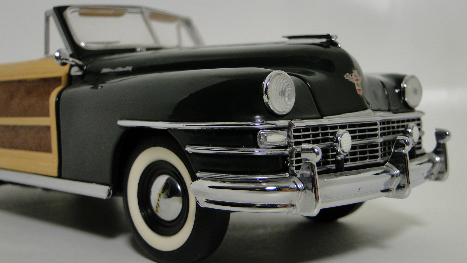Woody Classic Car1 24Unique18Custom Built REAL WOOD Panels on Metal Body Model