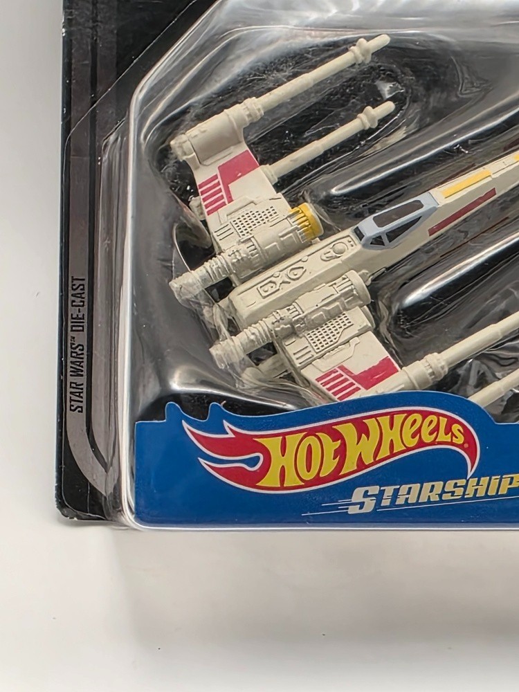 2016 Star Wars 40th Hot Wheels X-Wing Fighter Red Five with Stand (LOT 246)