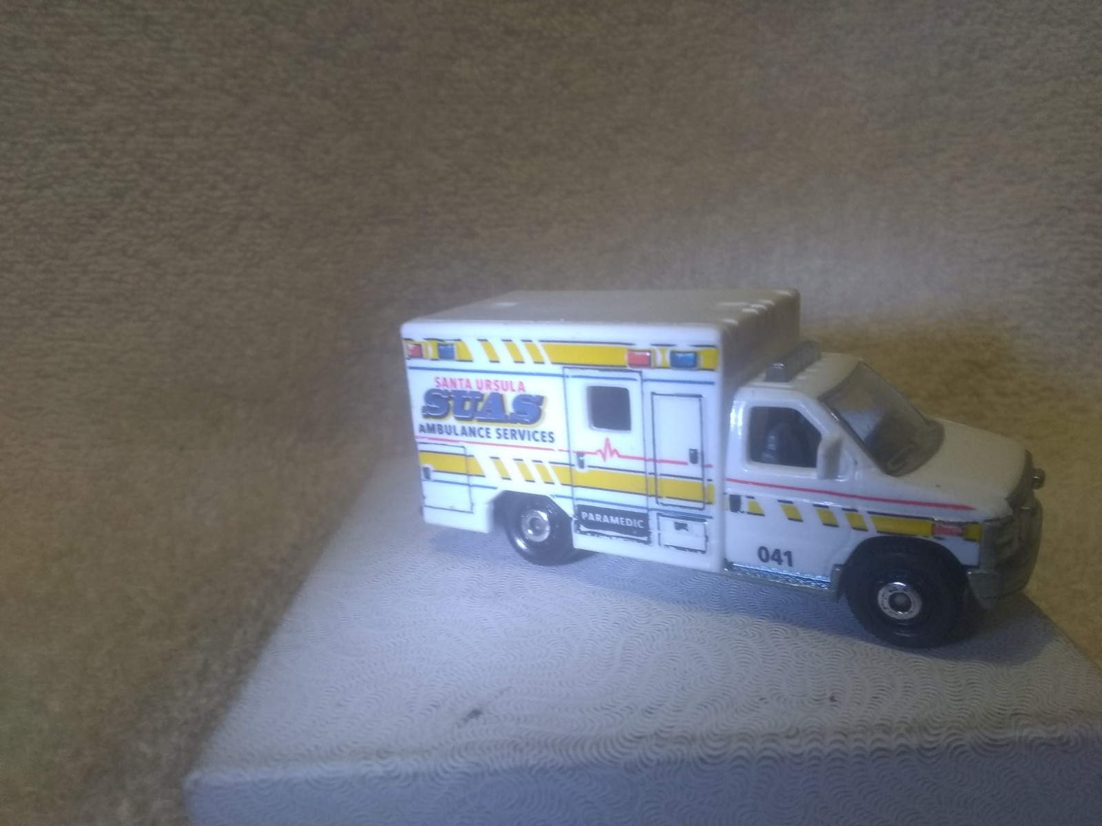 Mattel Matchbox 2009 Ford E-350 Ambulance Santa Ursula Great Condition