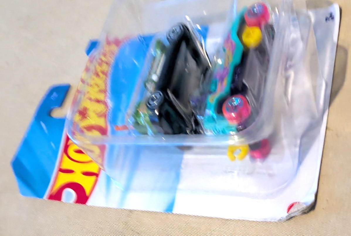 2025 hot wheels roller coaster riders/bumper car 2 pack
