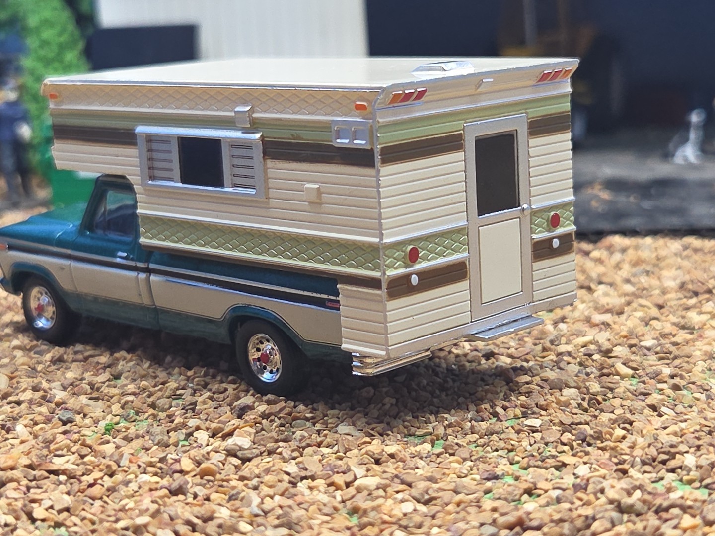 GREENLIGHT 1978-79 4×4 Ford F-250 XLT Lariat Truck 1:64 CAMPER Farm Ertl 1979