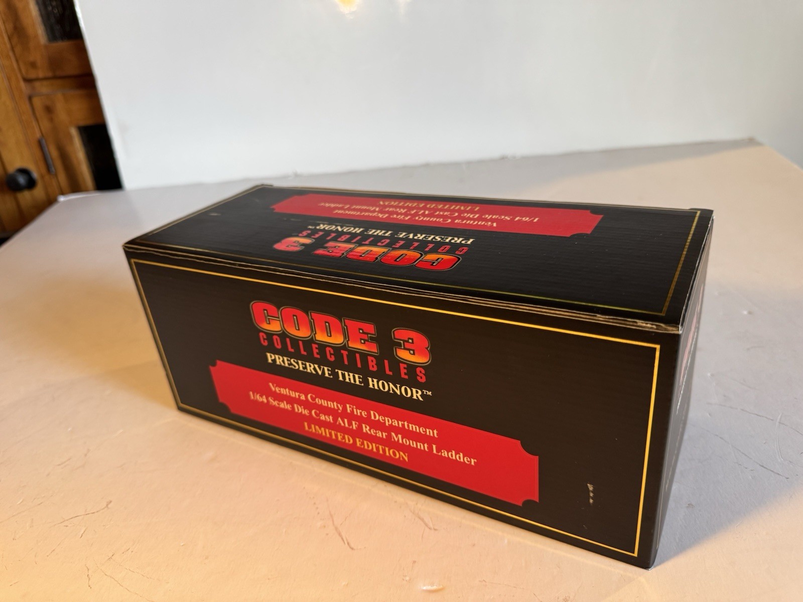 Code 3 , 1:64 Die-CastVentura County Fire Dept ALF Rear Mount RE-40 #12753 MIB