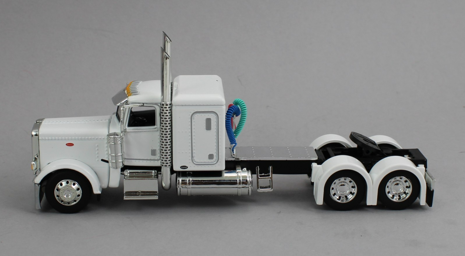DCP 1:64 *WHITE AMERICA 250* Peterbilt 389 48″ Flattop w/Wilson Grain Trailer