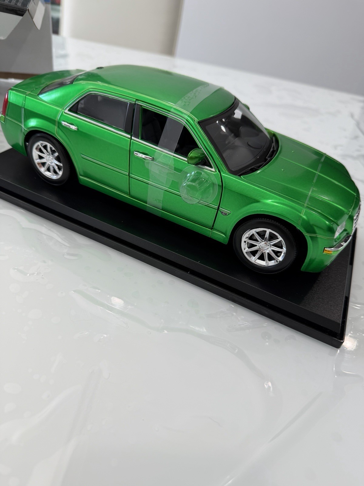 2005 Chrysler HEMI 300C Green 1:18 Scale Diecast Model Car Maisto SpecialEdition