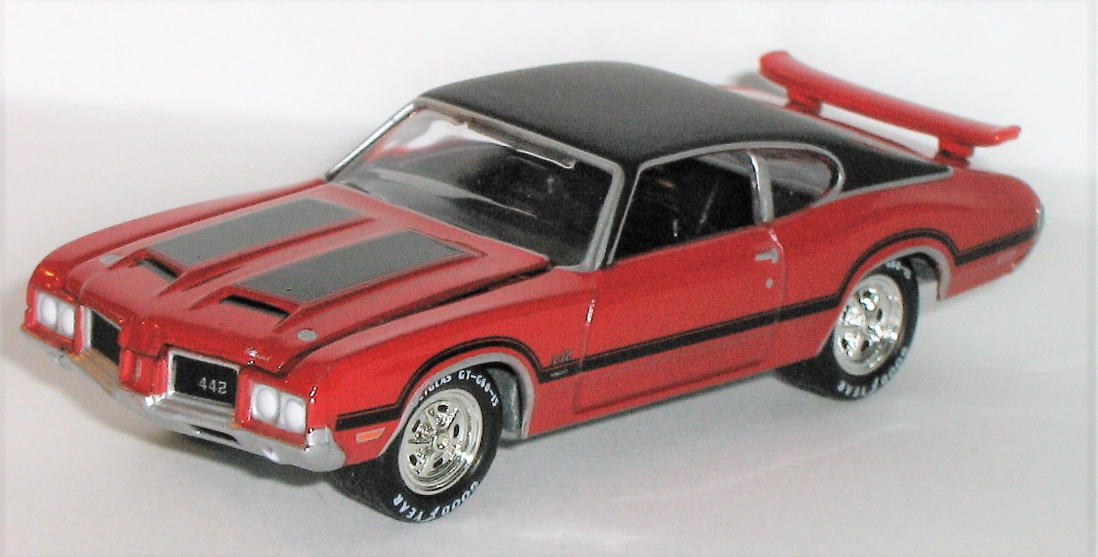 1/64 1971 OLDSMOBILE / OLDS CUTLASS 442 W-30 / Hood Open Rubber Tire Muscle Car