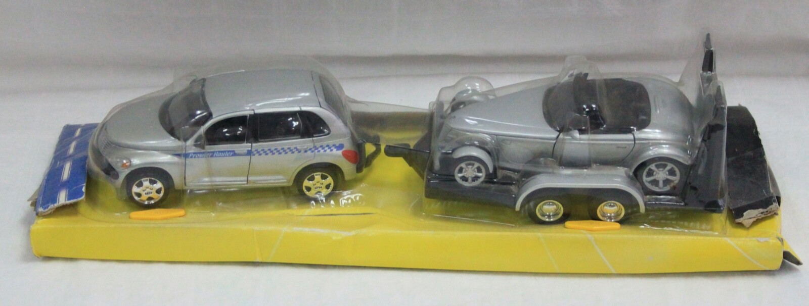 MAISTO – 1:24 SHOW STOPPERS HOT HAULEERS & COOL CARS SERIES#5 PLYMOUTH 2001