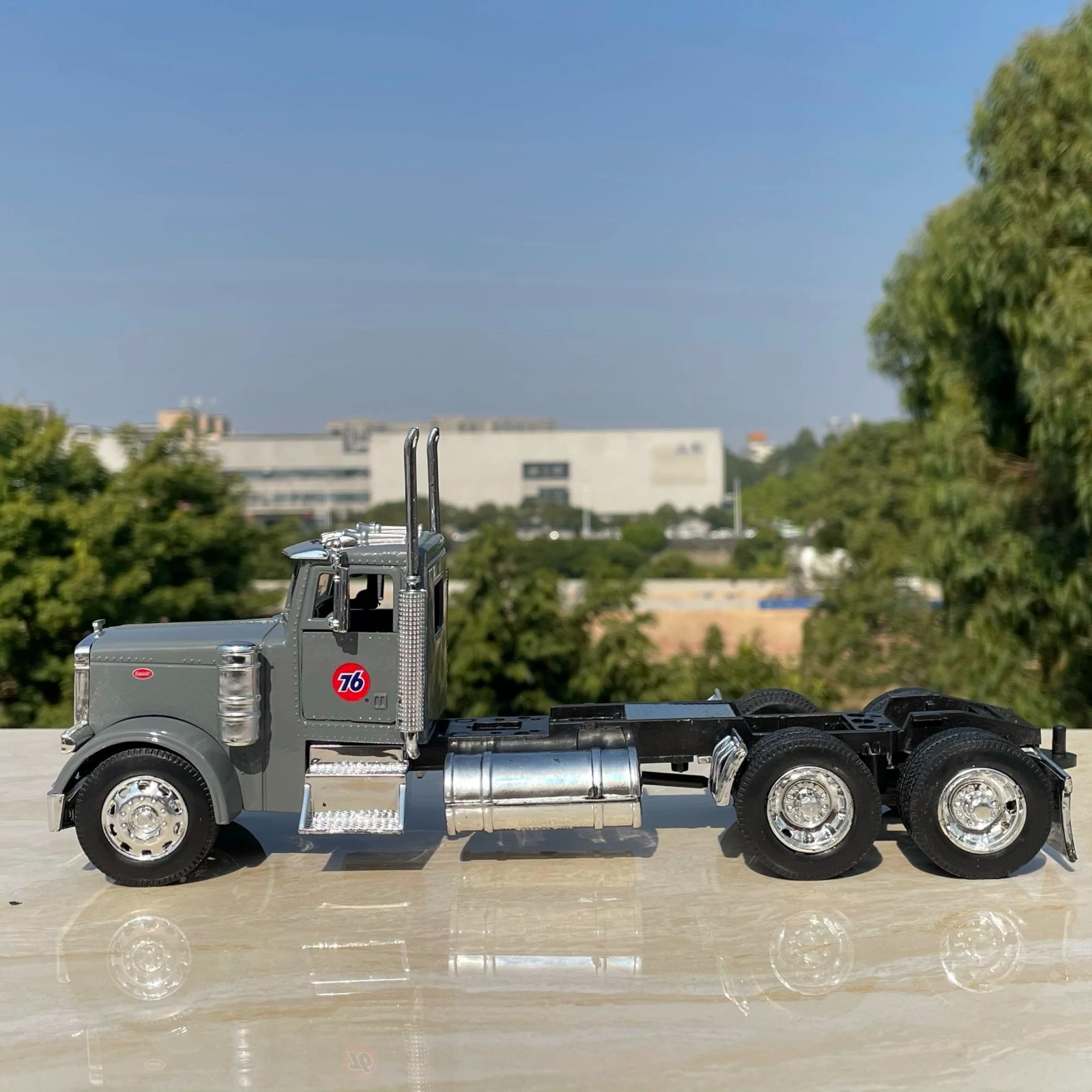 Peterbilt 1:32 Heavy Truck Diecast Model, Static Display Loose Unboxed