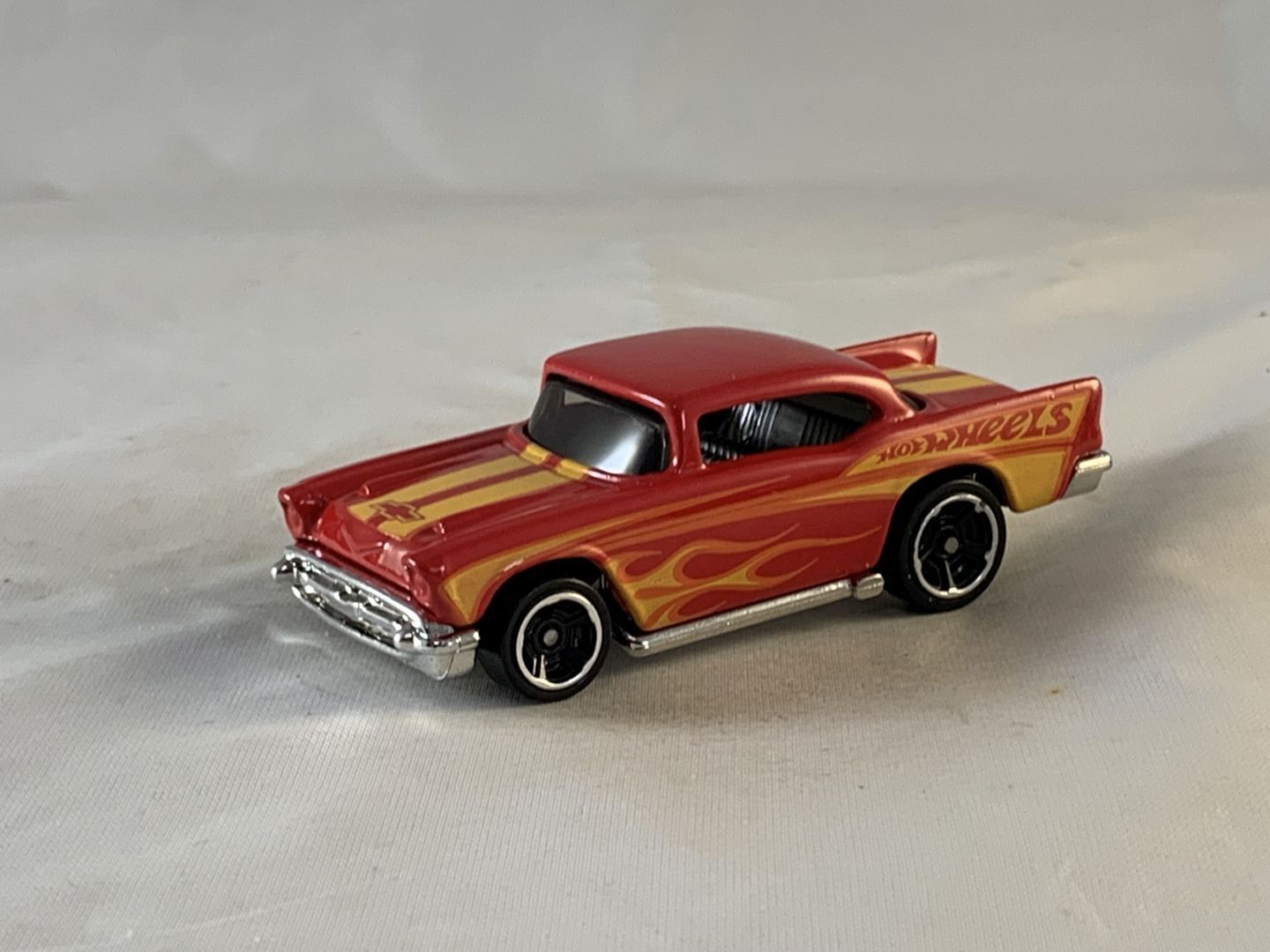 Hot Wheels 1957 Chevy 2013 HW Showroom Red MC5s