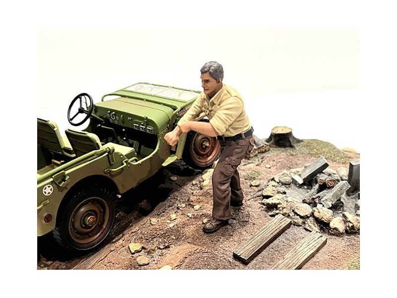 “4X4 MECHANIC” FIGURE 3 FOR 1/18 SCALE MODELS BY AMERICAN DIORAMA 18013