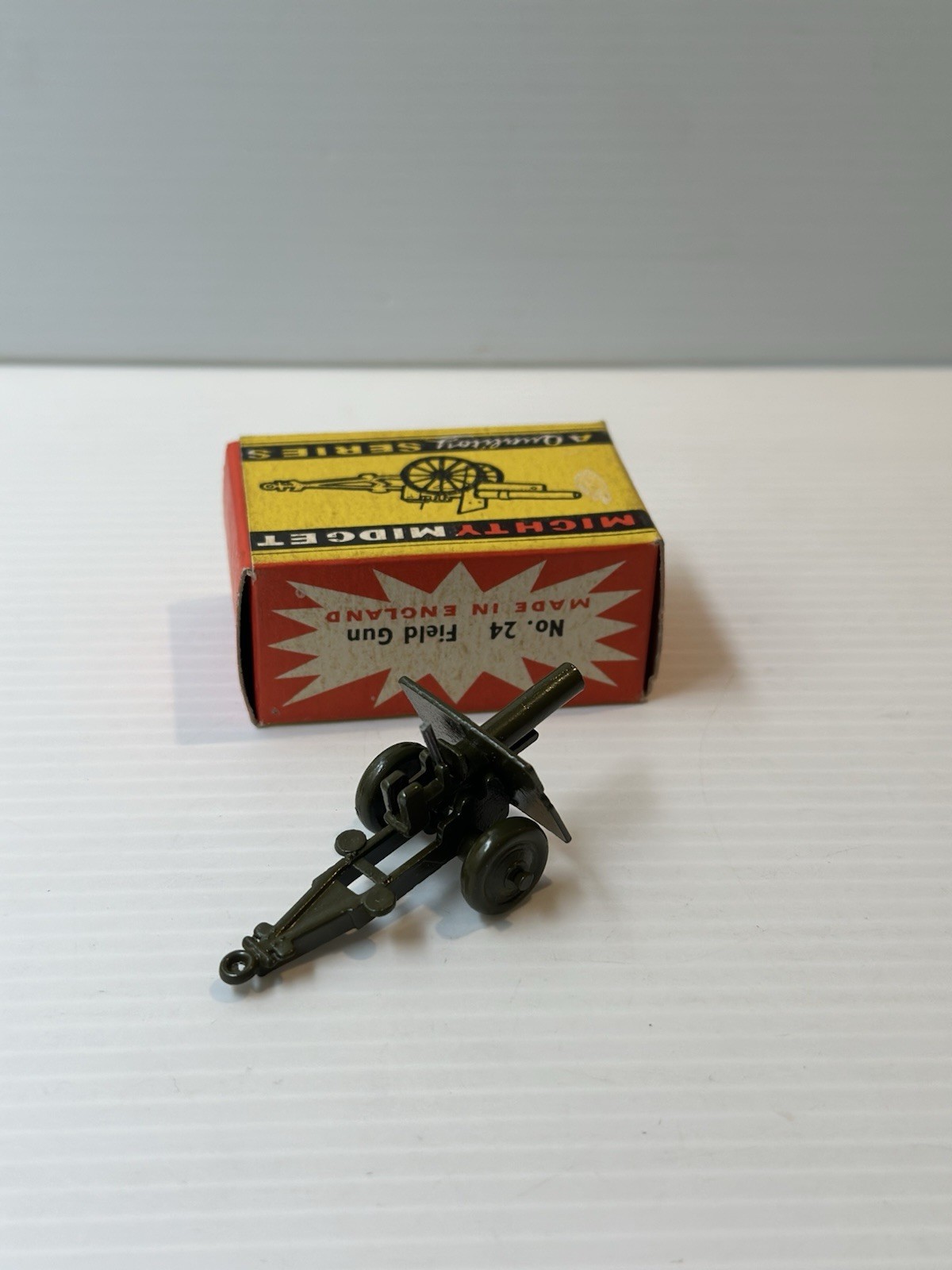 BENBROS NO24 ARMY FIELD GUNNOLIVE GREEN MADE IN ENGLAND.