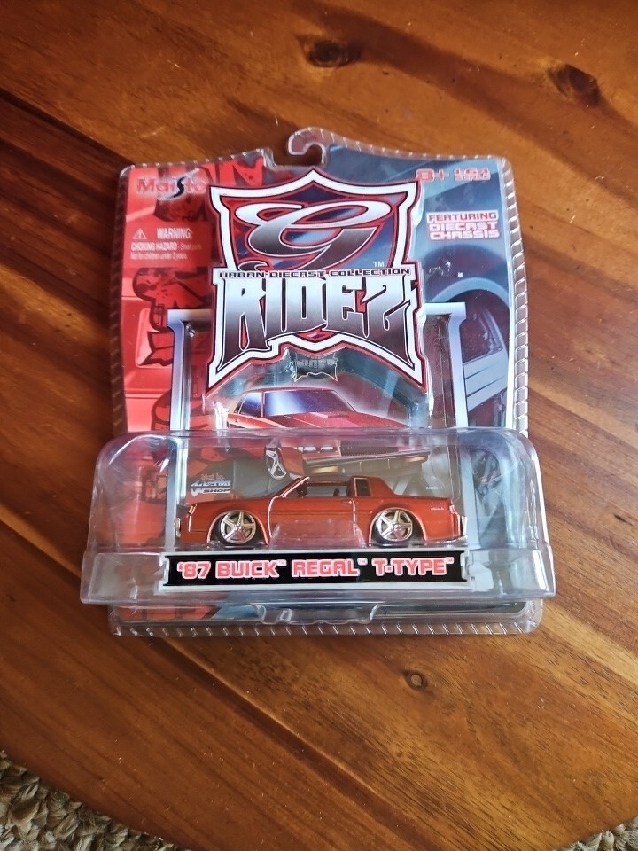 Maisto G Ridez ’87 Buick Regal T Type 1/64 Collectible Diecast Car Metalic Red