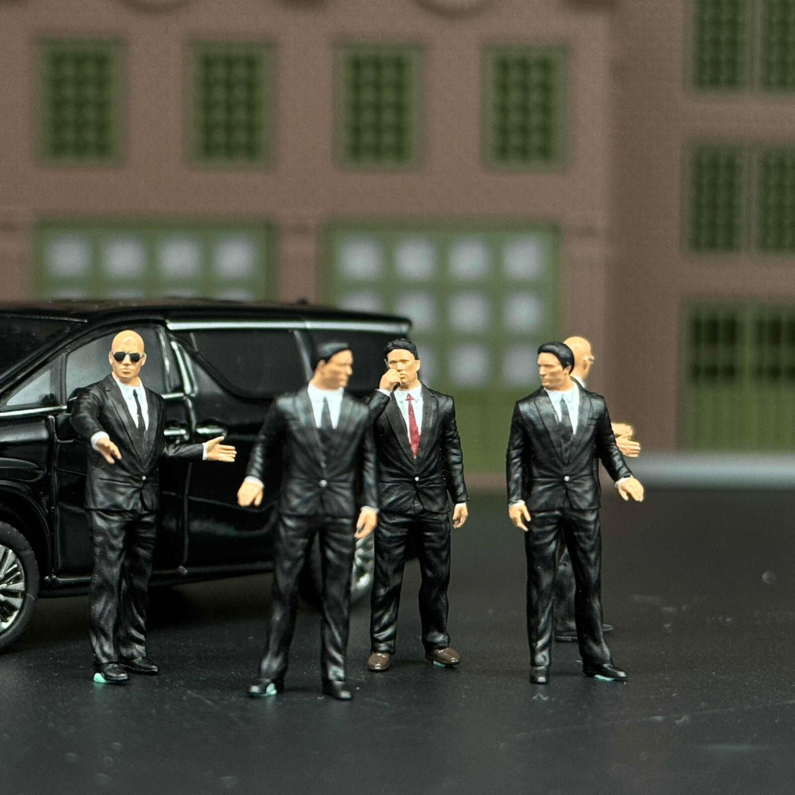 5pc 1/64 Miniature Doll Figures Black suit bodyguard Scene For Cars Vehicles Toy