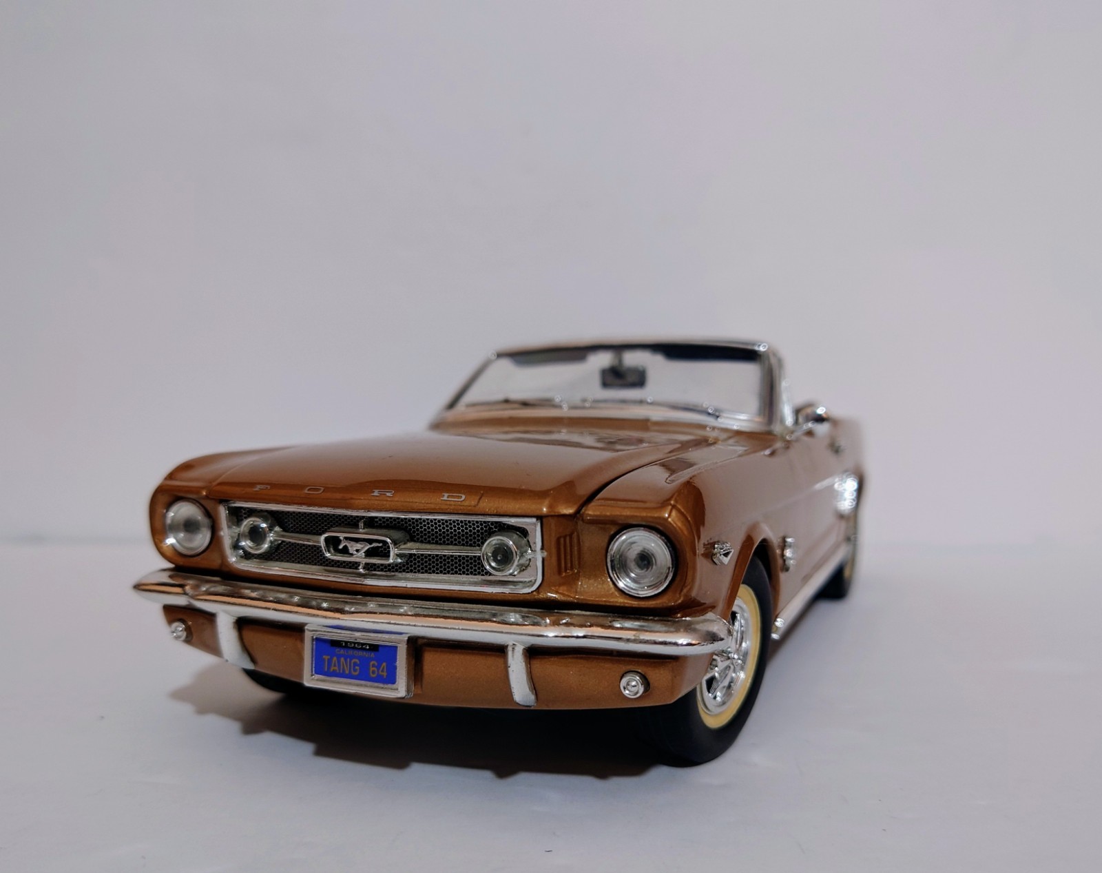 1:18 MIRA CALIDAD GOLDEN LINE 1964 1/2 FORD MUSTANG CONVERTIBLE BROWN BRONZE HTF