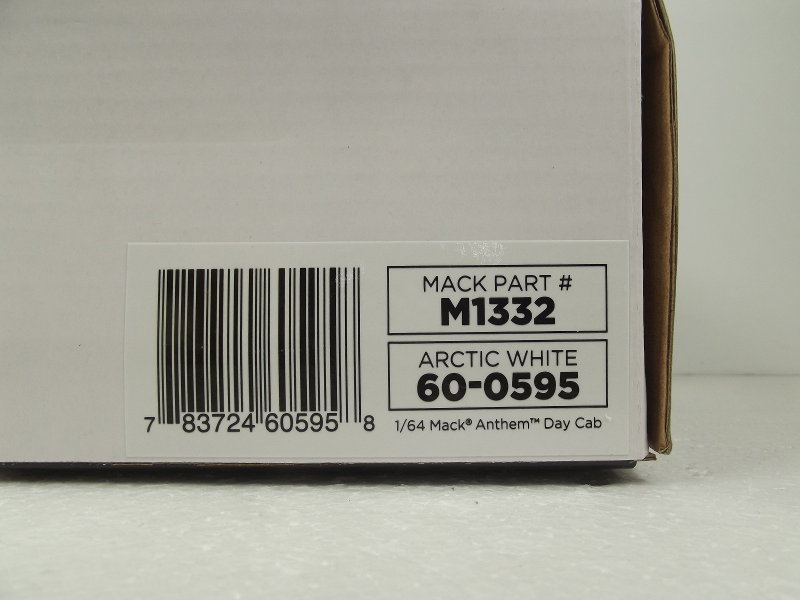 1/64 MACK ANTHEM TANDEM AXLE DAY CAB