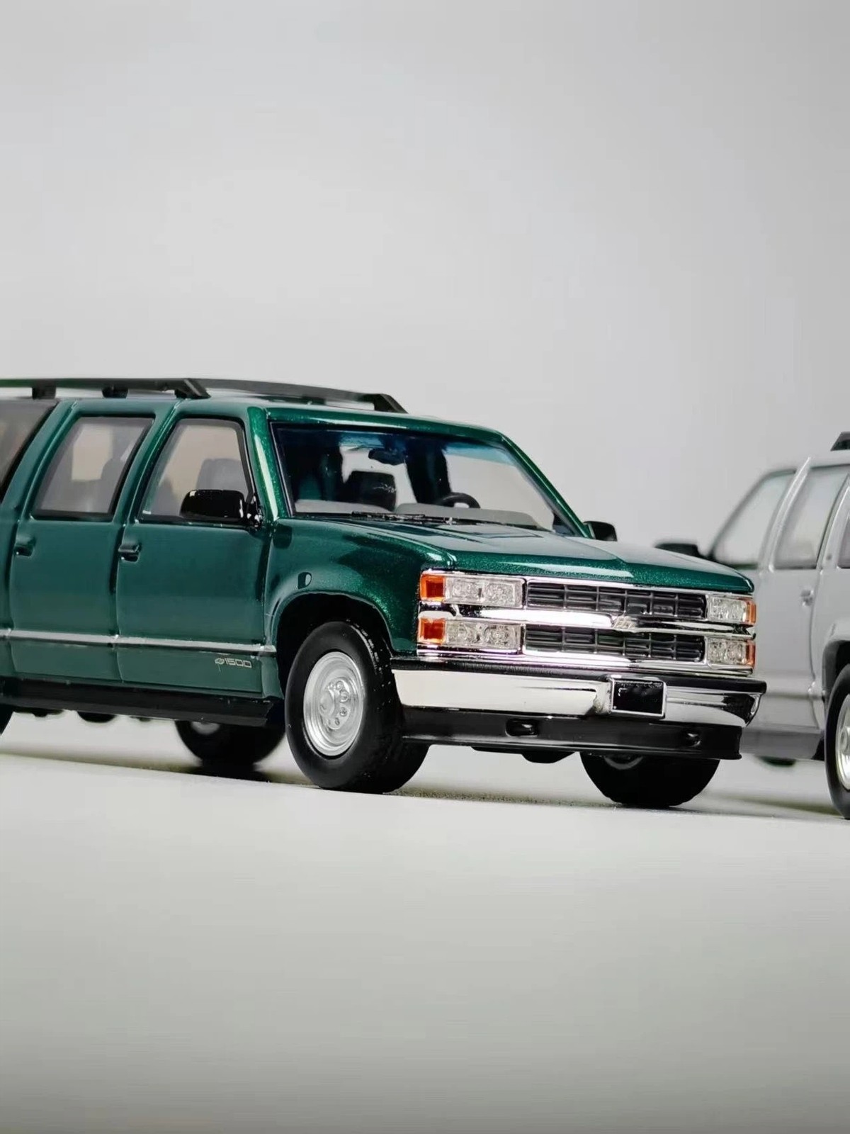 1:64 Bliss Suburban GMT400 Full-size SUV Sports Model Diecast TMCS Malaysia 2026