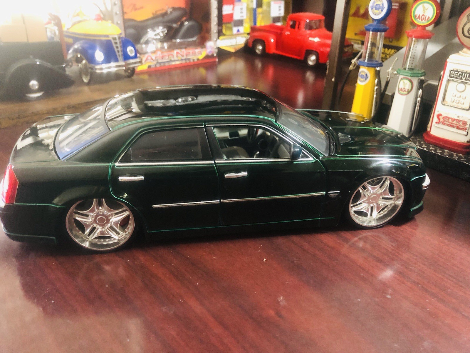 1:18 Maisto Chrysler 300C Hemi Green