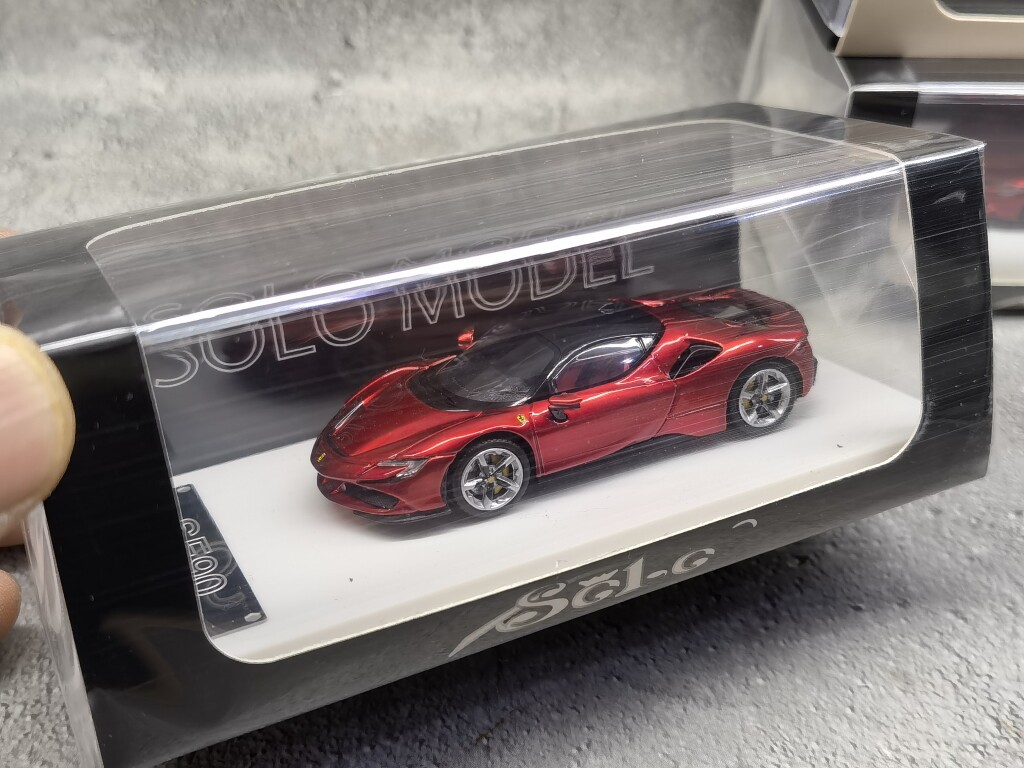 Solo 1:64 Ferrari SF90 sports car hardtop convertible alloy car model