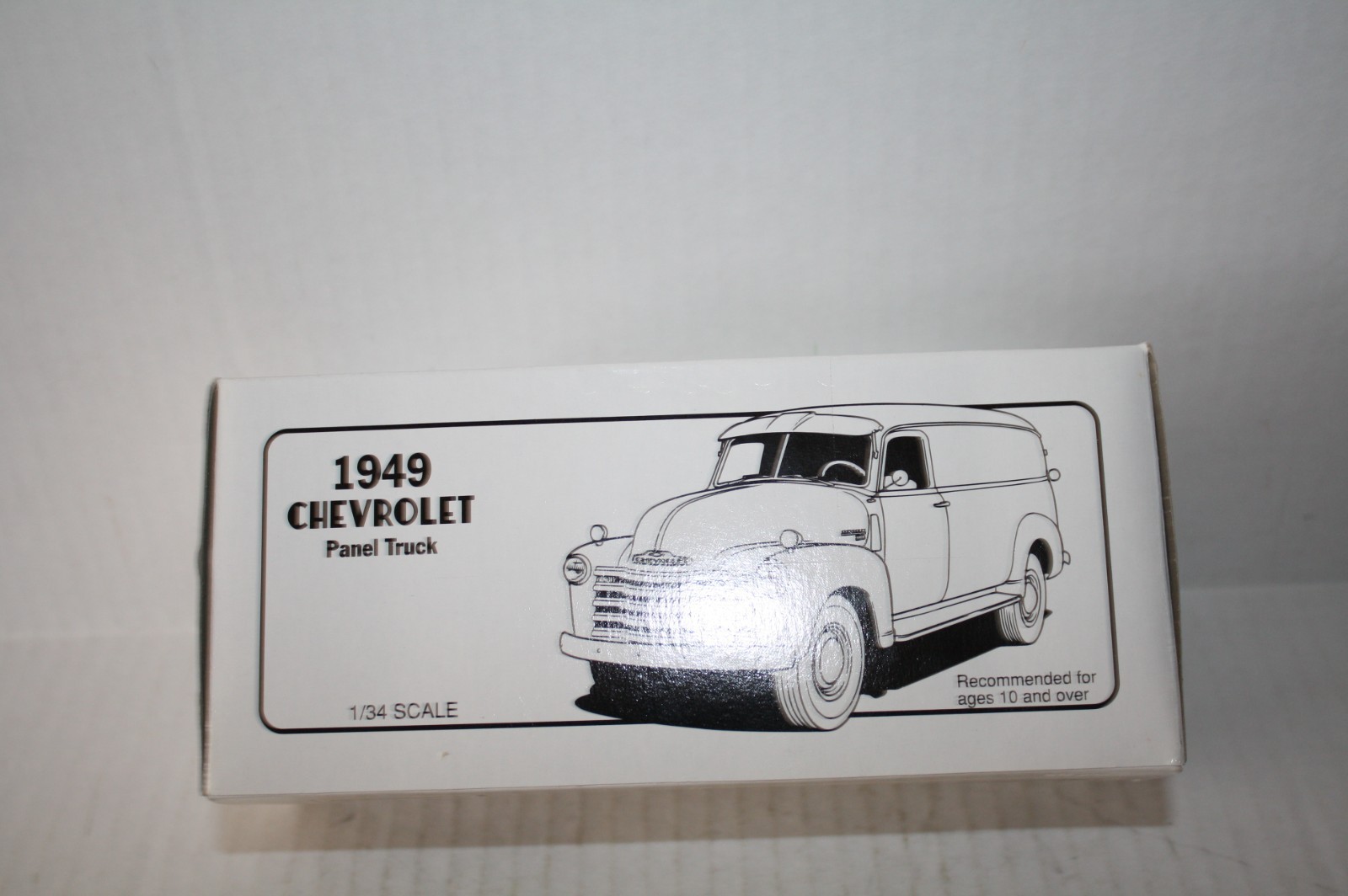 1949 CHEVY N.Y.F.D. PANEL TRUCK DIECAST-1/34-NICE-RED-BOX-1995 FIRST GEAR