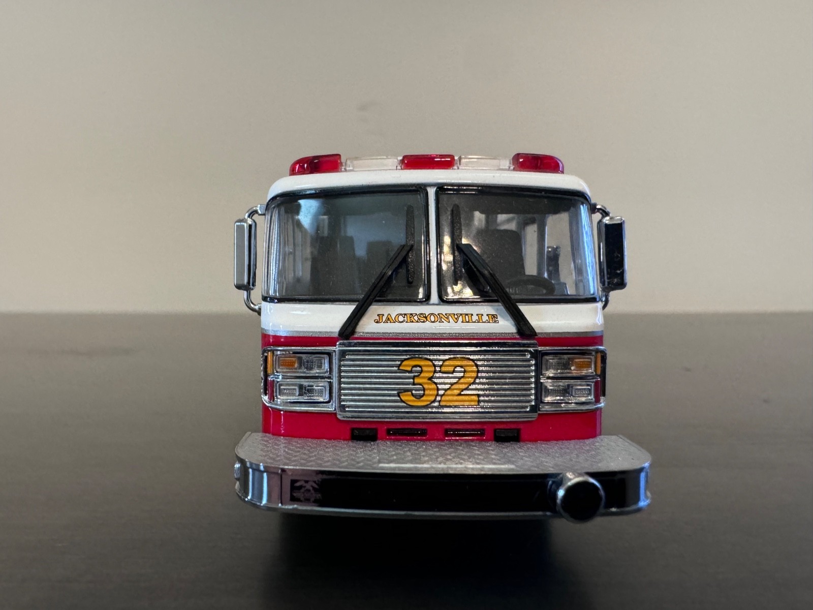 1/64 Code 3- American La France- ALF- Jacksonville FD- Engine 32