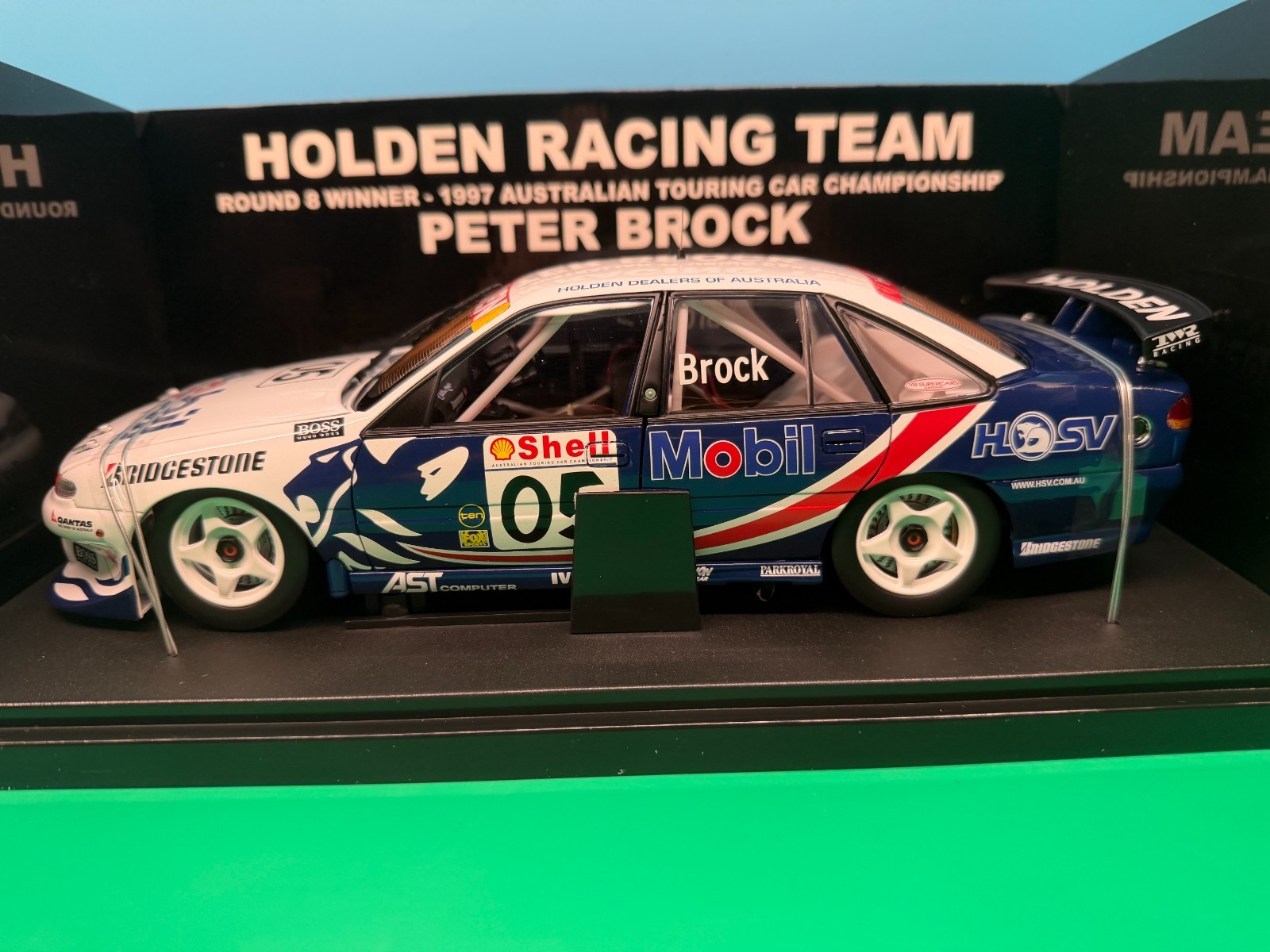 Biante 1:18 Peter Brock Holden VS Commodore HRT 1997 Round 8 Winner #05 COA LE
