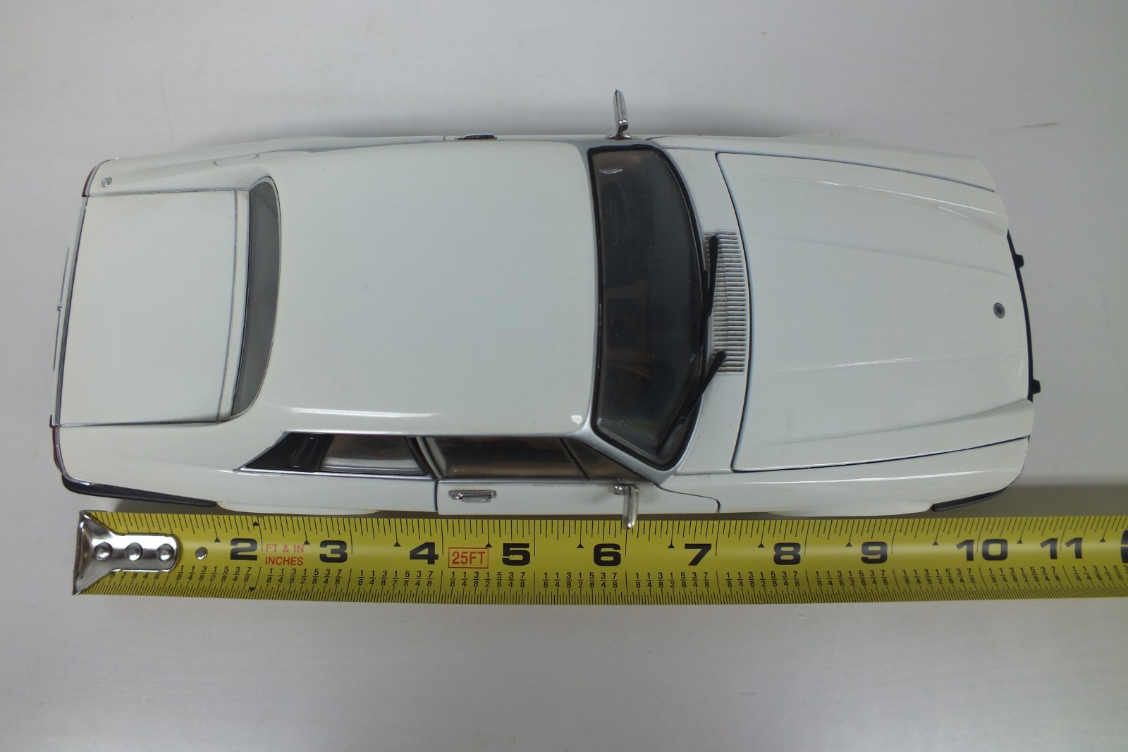 1965 Jaguar XJS Road Signature 1:18 Die Cast