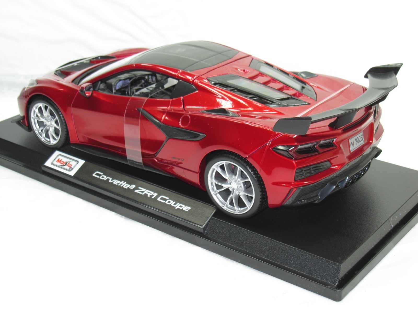2025 CORVETTE ZR1 STINGRAY METALLIC RED NEW IN BOX 1:18