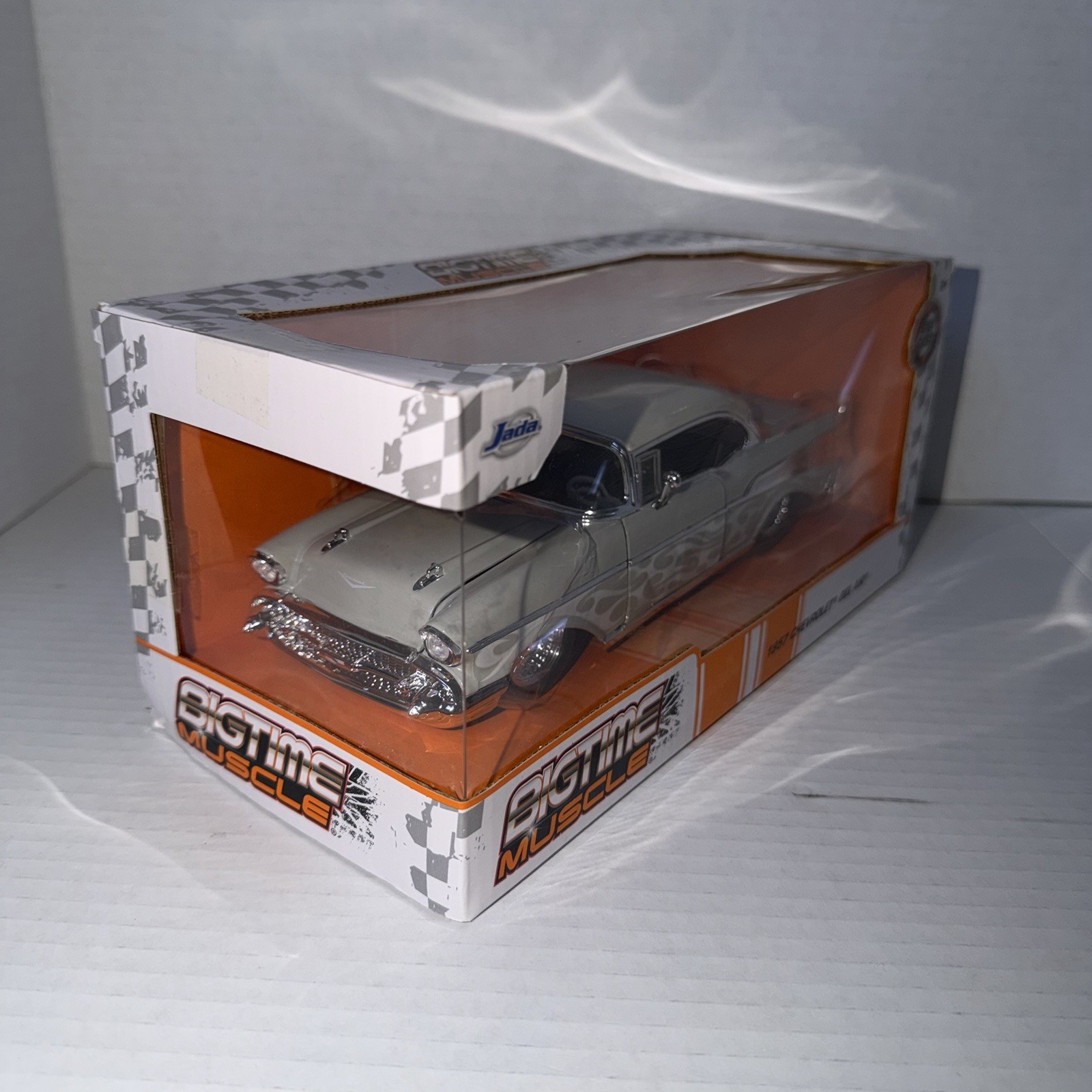 JADA BIGTIME MUSCLE 1957 Chevrolet Bel Air Hard Top 1:24 Grey w/ Flames NIB