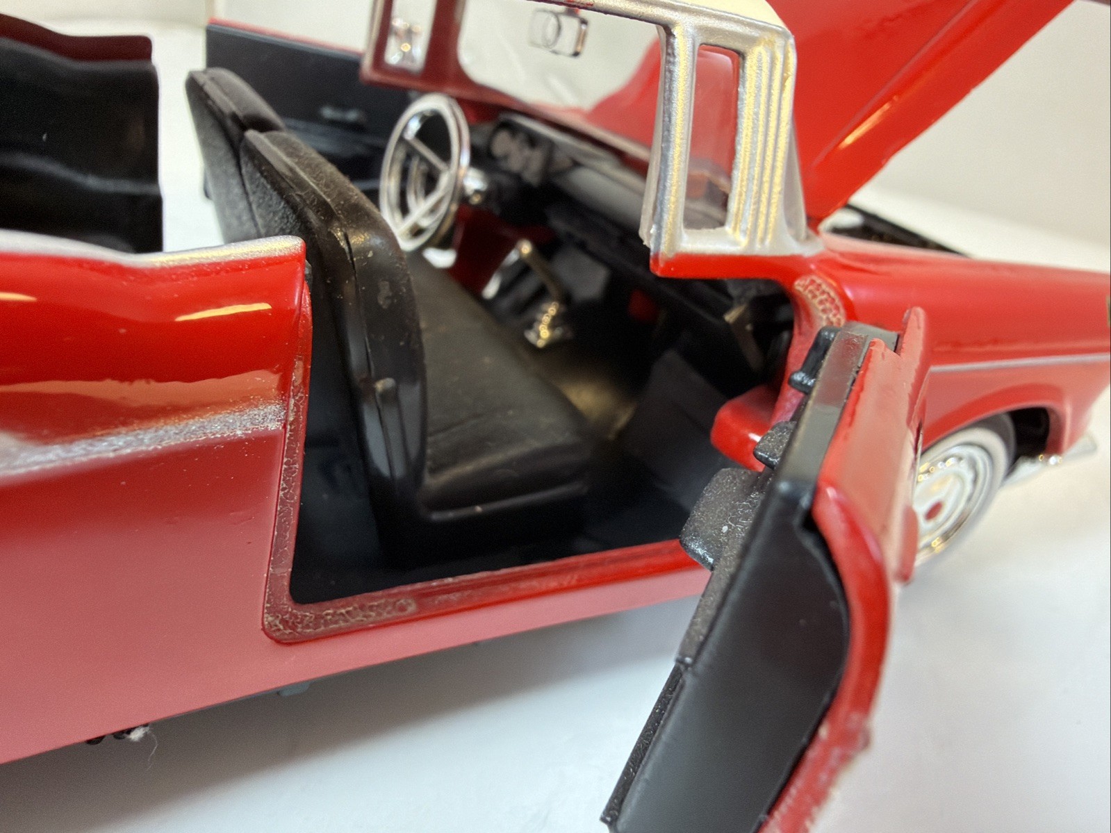 1:24 Scale Motormax 1957 Chevrolet Bel Air No. 68030/1 Red Officially Licensed