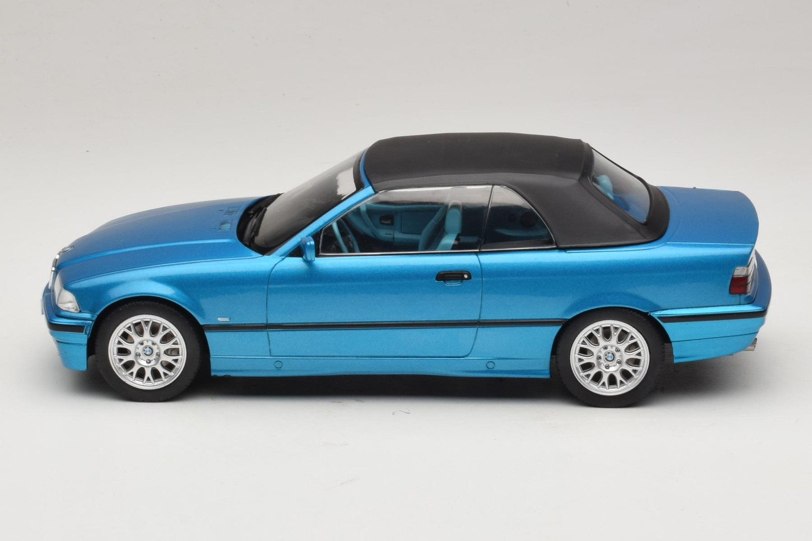 BMW 3 Series E36 Convertible 1:18 Blue Metallic MCG | MCG18319