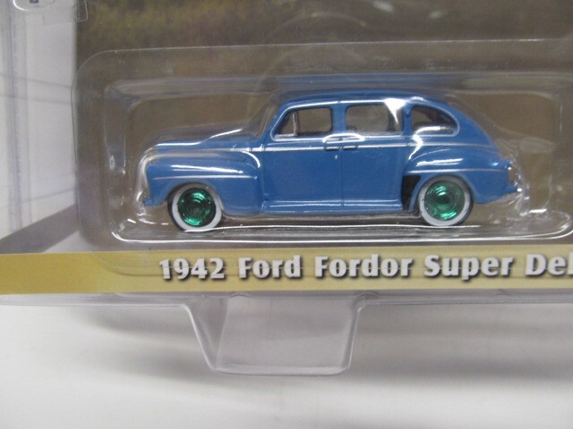 Greenlight Hitch &Tow GREEN MACHINE – ’42 Ford Fordor Super Deluxe w/Tear Drop