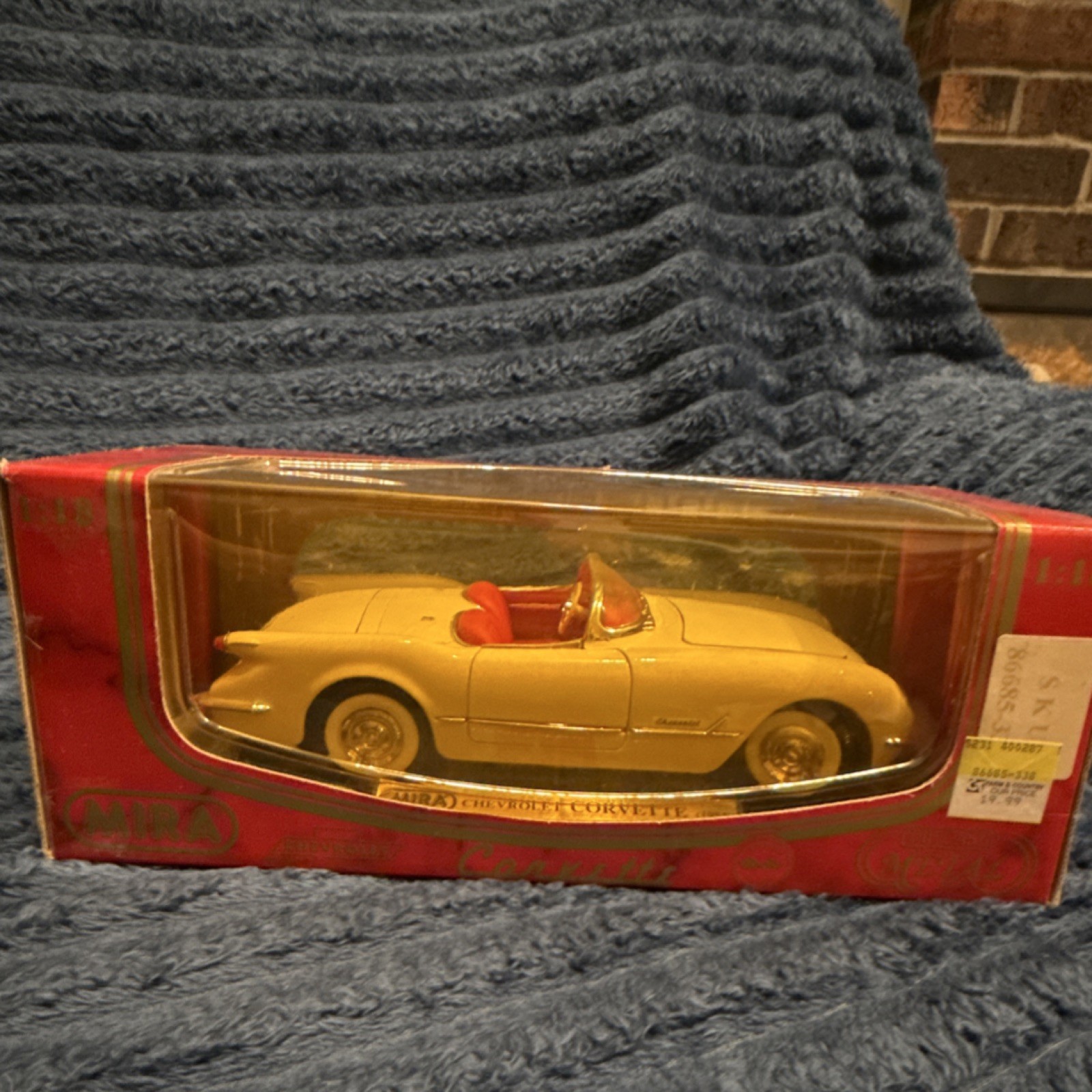 MIRA Golden Line 1:18 Diecast 1953 Chevrolet Corvette Gold With Case