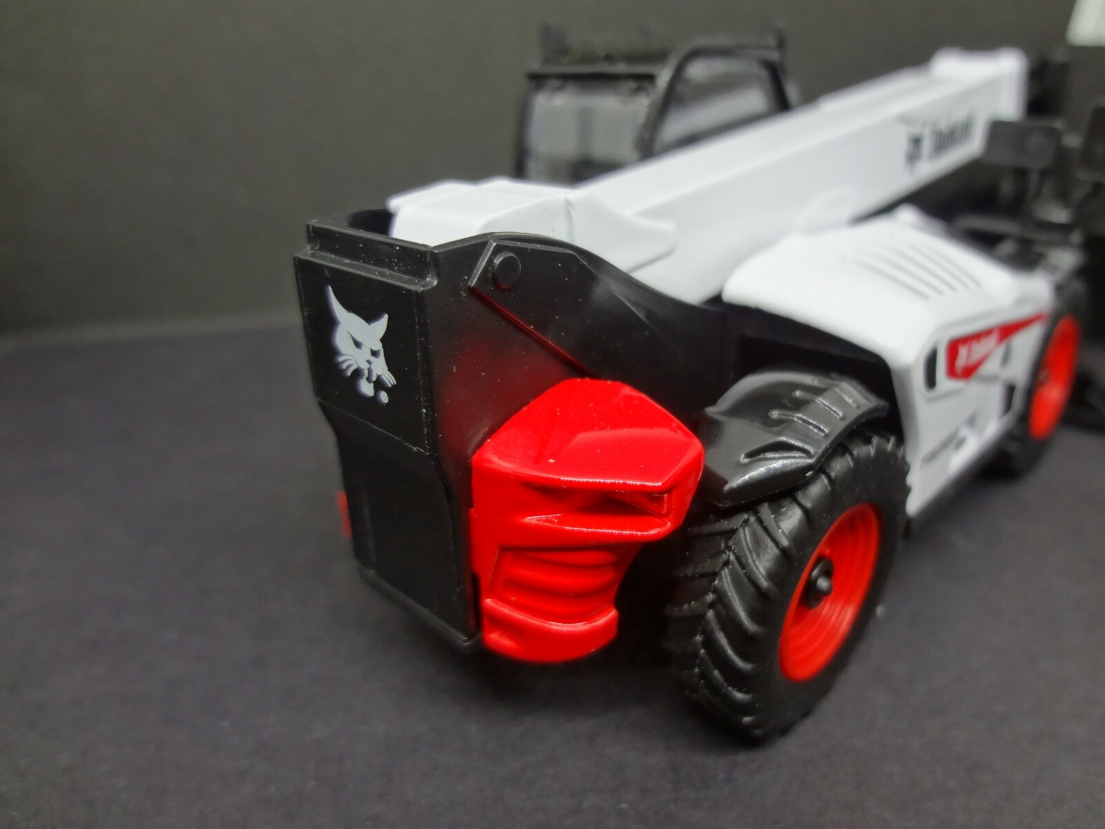 BOBCAT telescopic handler with man platform – Construction Warehouse