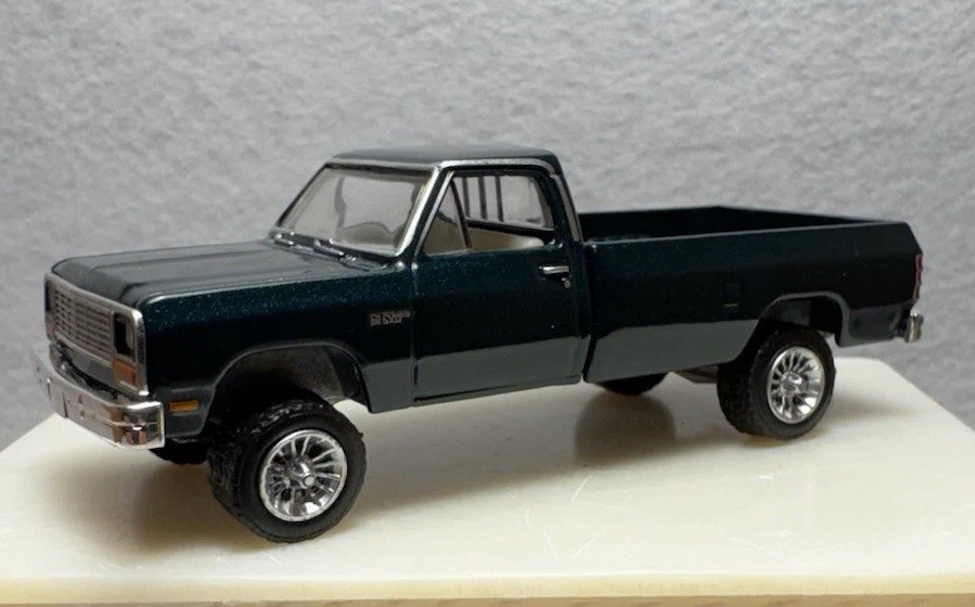 Greenlight 1982 Dodge Ram W250 GREEN 1:64