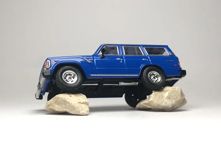 1/64 Die Cast TOYOTA LAND CRUISER FJ60 Model Truck – GREEN –