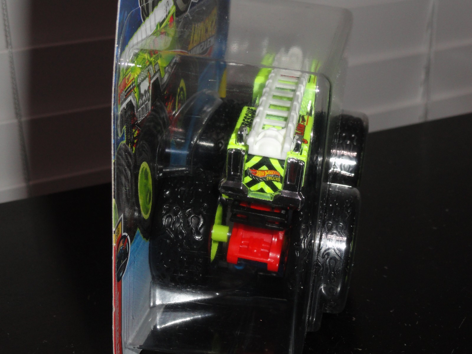 HOT WHEELS 2026 MONSTER TRUCKS CHAMPION CRASHERS 6/8 HW 5 ALARM (GREEN) DIECAST