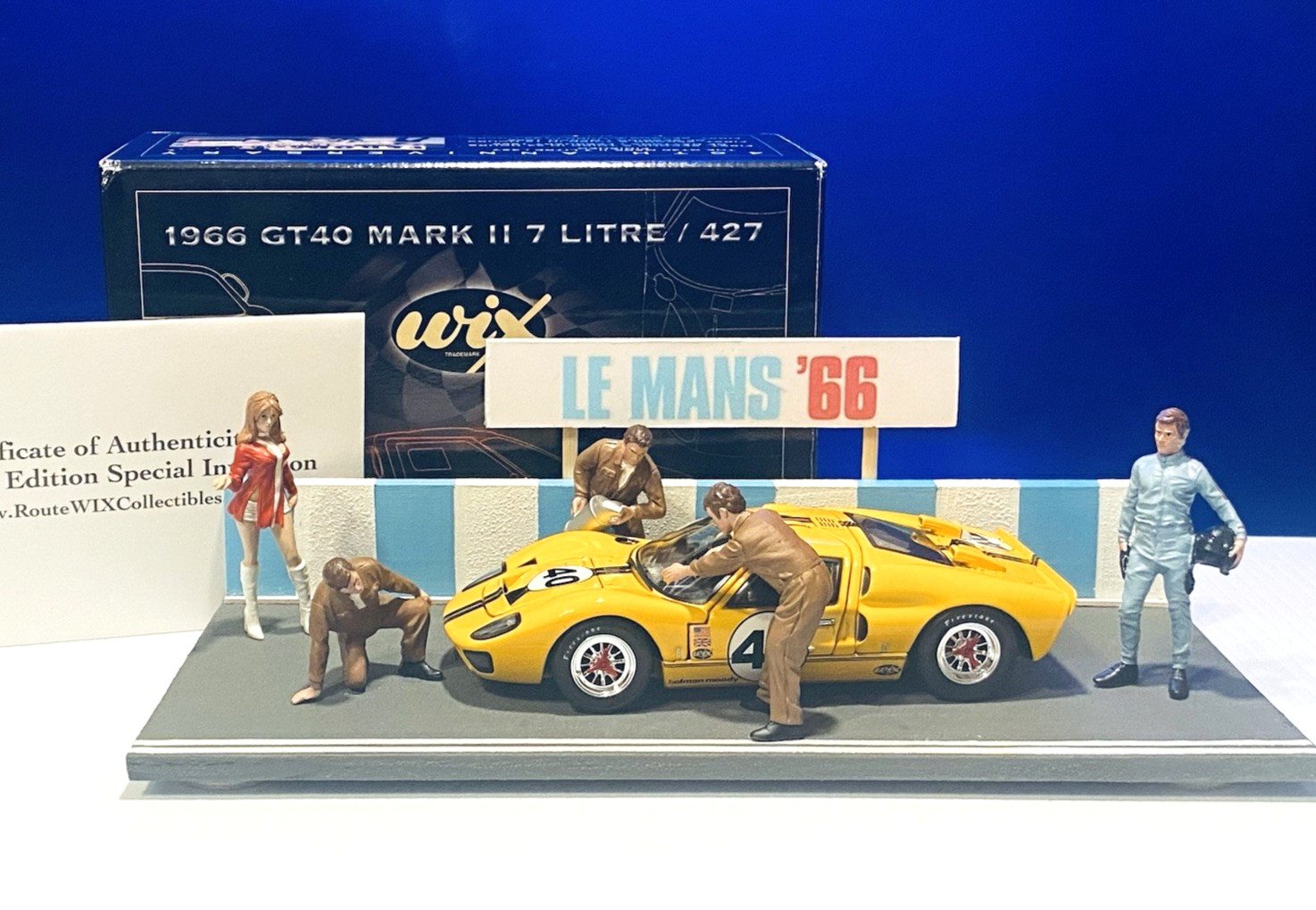 Wix 1966 Ford GT40 + Box & COA +5 Am. Diorama Race Day Figures + Custom Display
