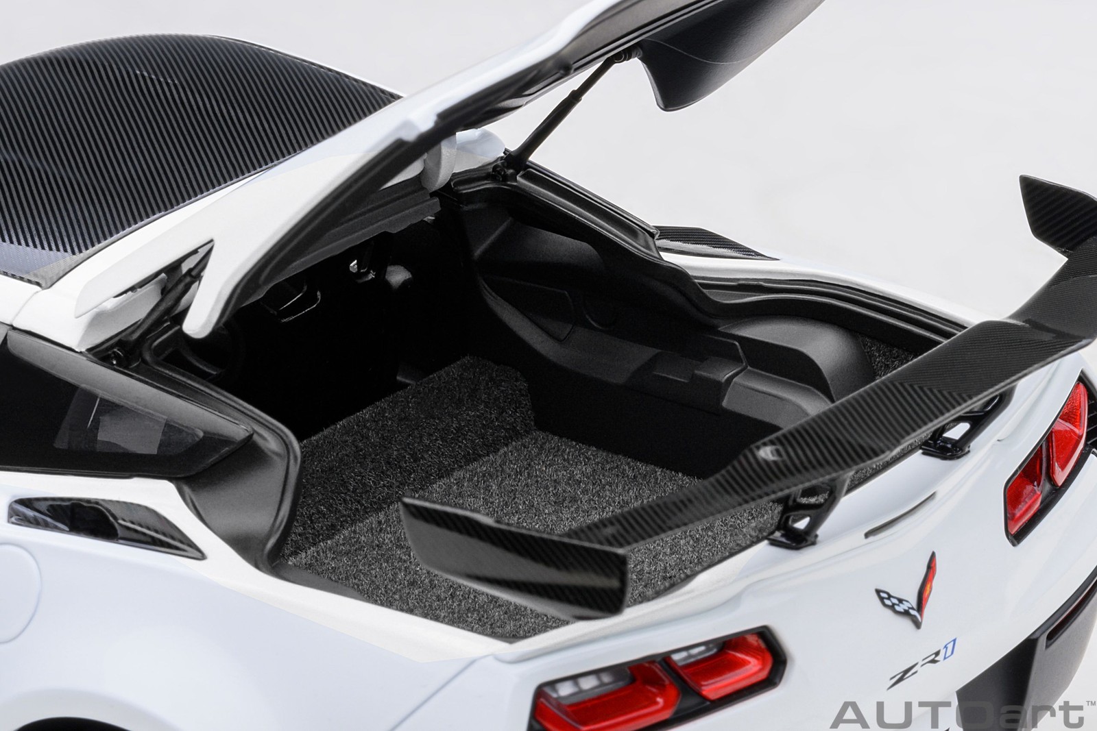 2019 Corvette C7 ZR1 in Arctic White in 1:18 Scale by AUTOart