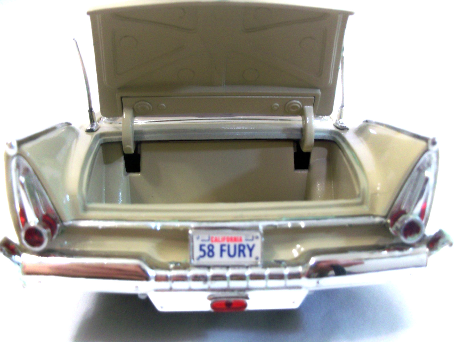 PLYMOUTH FURY 1958 MOTOR MAX 1/18TH SCALE*TLC