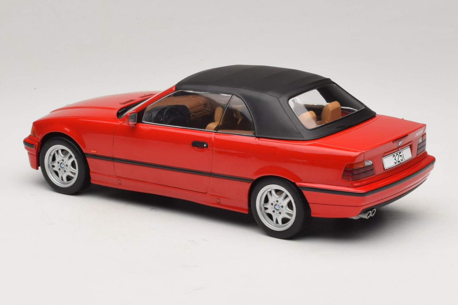 BMW 3 Series E36 Convertible 1:18 Red MCG | MCG18317