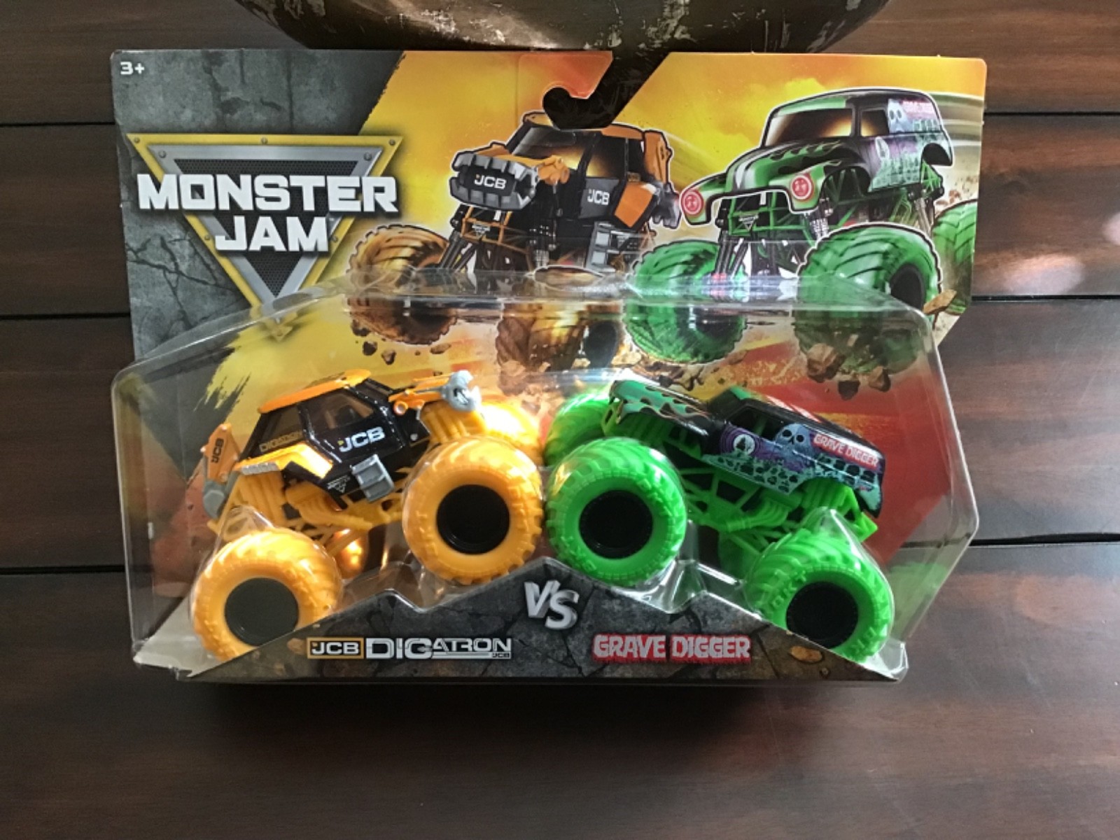 New 2026 Monster Jam JCB Digatron Vs Grave Digger Series 36