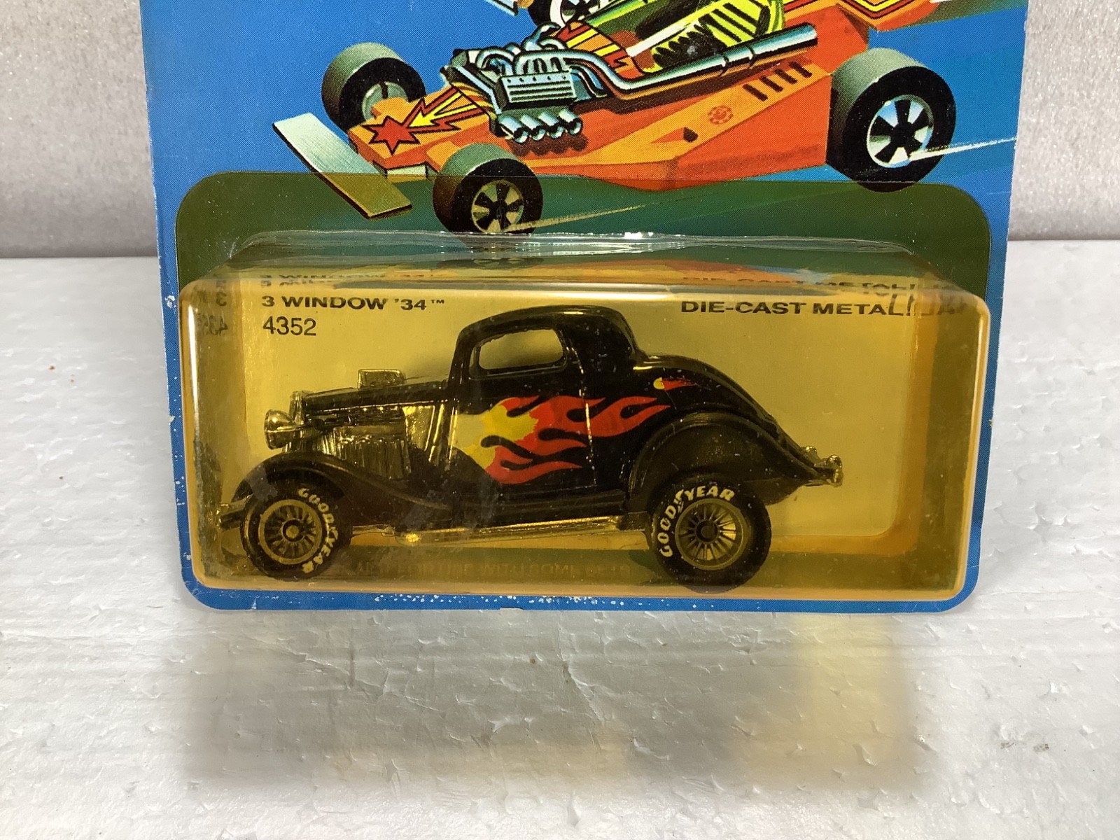 Vintage 1982 Hot Wheels Real Riders Black 3WINDOW 34 HiRakers GREY HUBS ON CARD