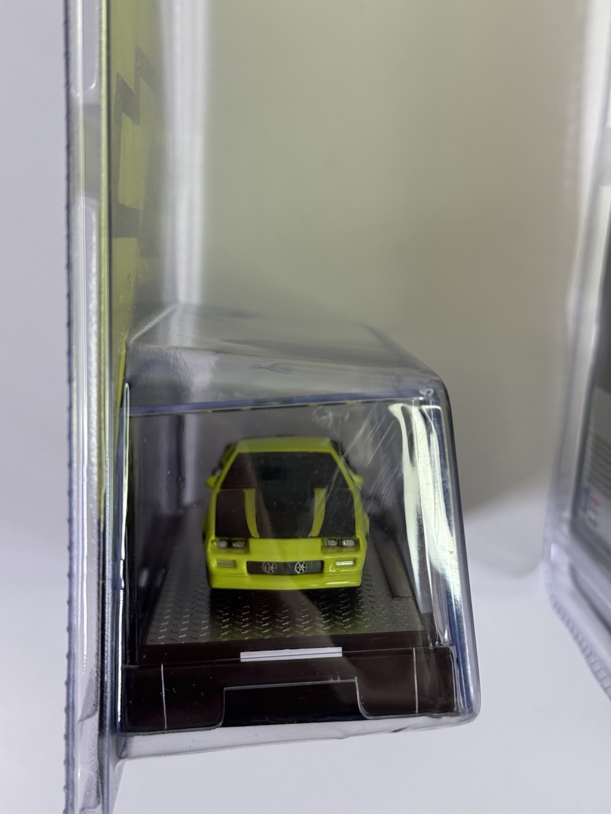 M2 Machines 1985 Chevrolet Camaro IROC-Z HS17 – Limited 526pcs Chase & Normal