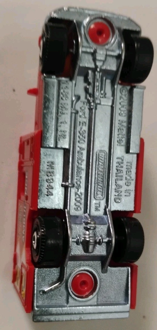Matchbox 2009 Ford e-350 Ambulance..LOOSE