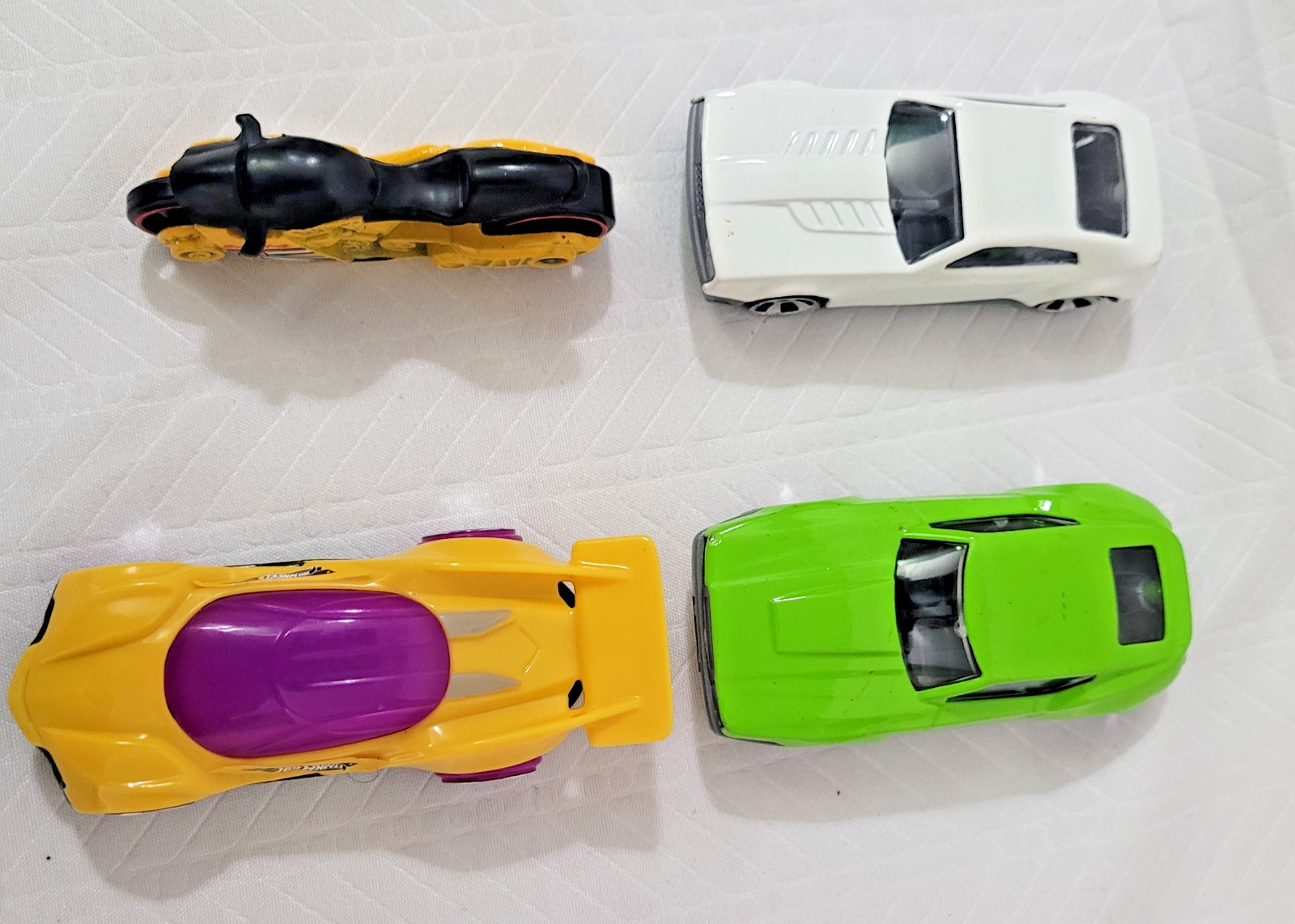 Lot of 10 Mini Die Cast and Plastic Vehicles Scale 1:64