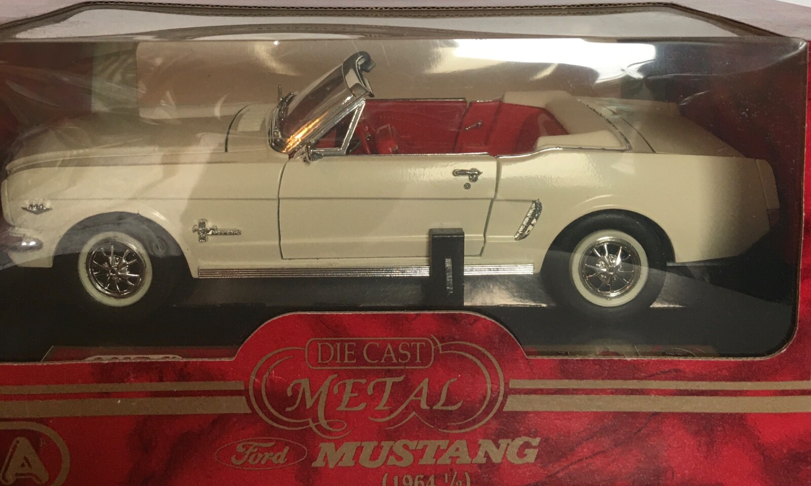 Ford Mustang 1964 1/2 White Convertible Vintage Mira Golden Line