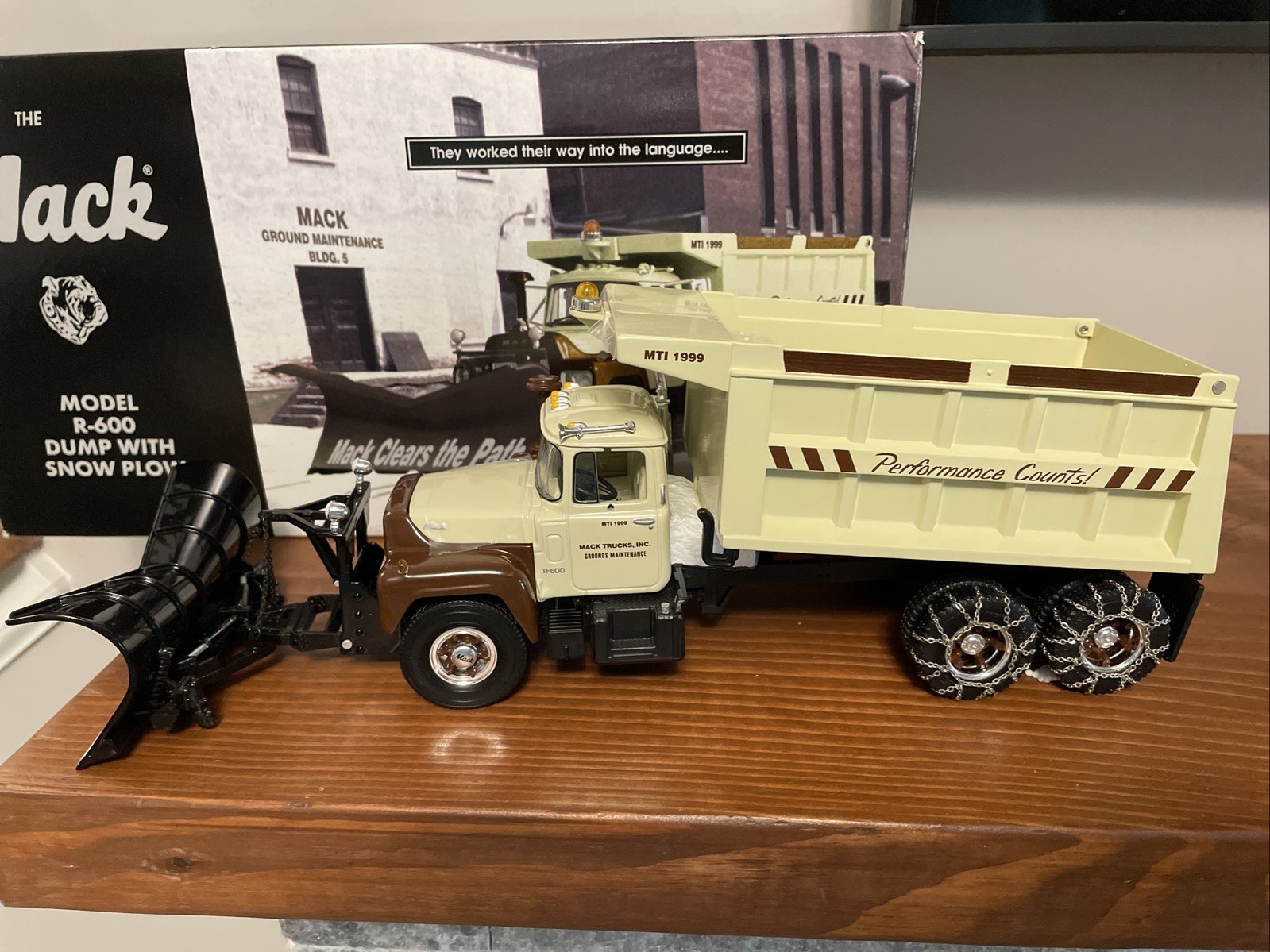 First 1st Gear 1/34 Scale MACK-R MODEL R-600 Dump Truck With Snow Plow Diecast