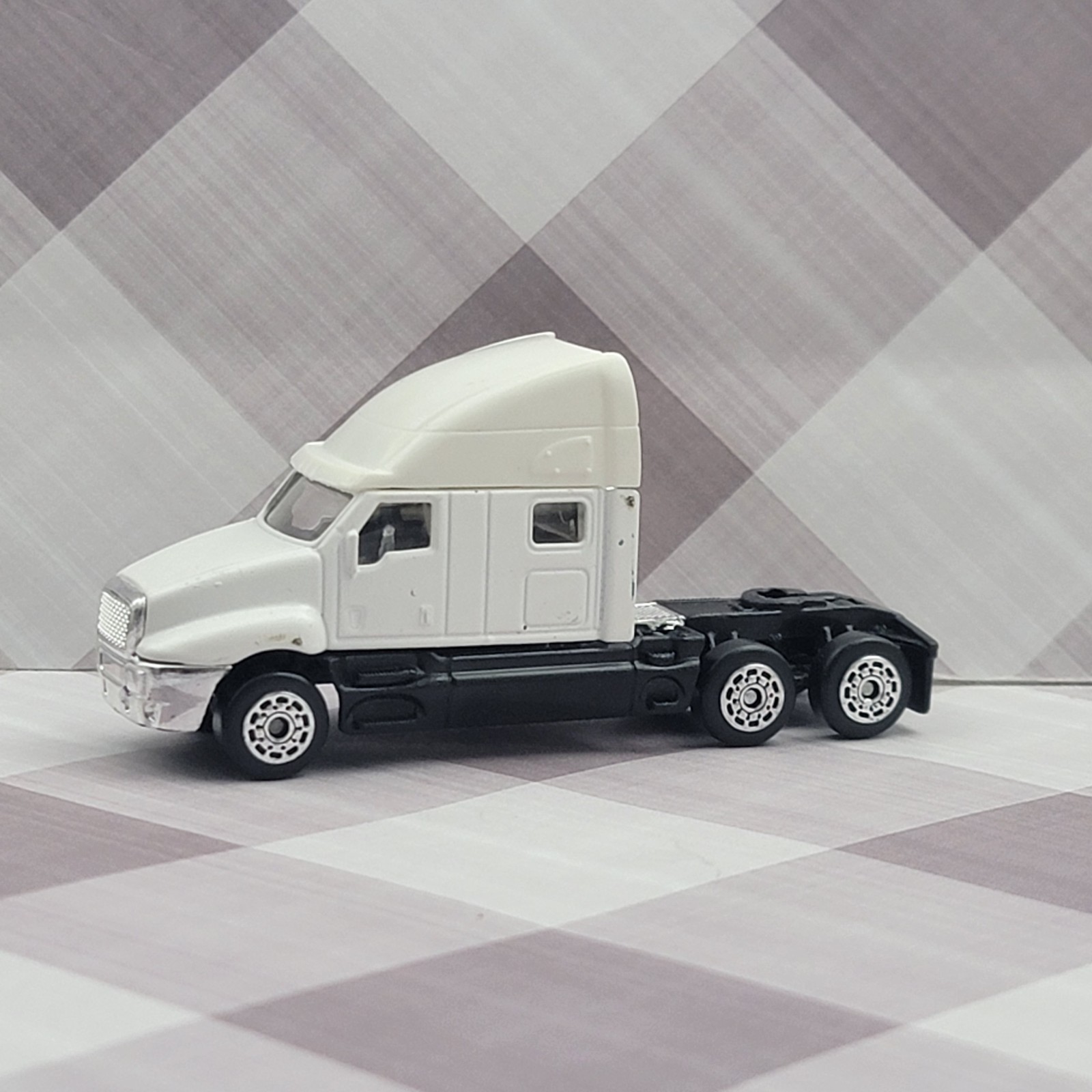 Boley Fleet White Kenworth Semi Truck Tractor Power Unit Bobtailing Sleeper Cab