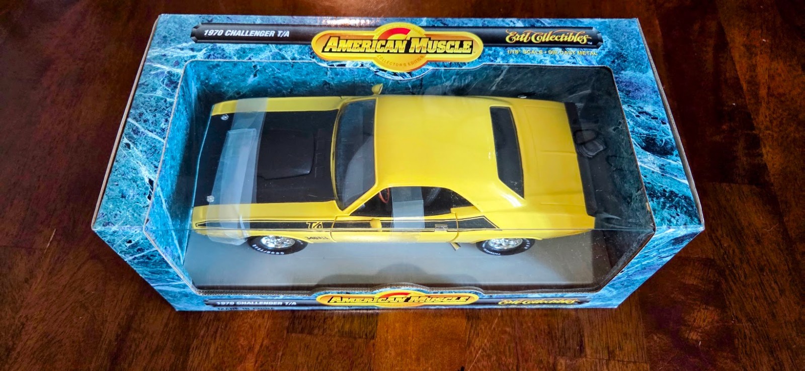 Vintage ERTL Dodge 1970 Challenger T/A 340 Six Pack Top Banana Yellow 1:18 Mopar